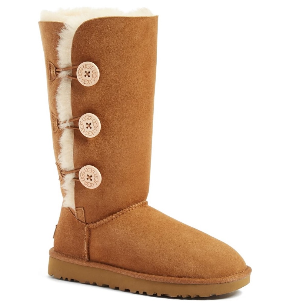 NWOT Uggs Bailey Button Triplet II Boot